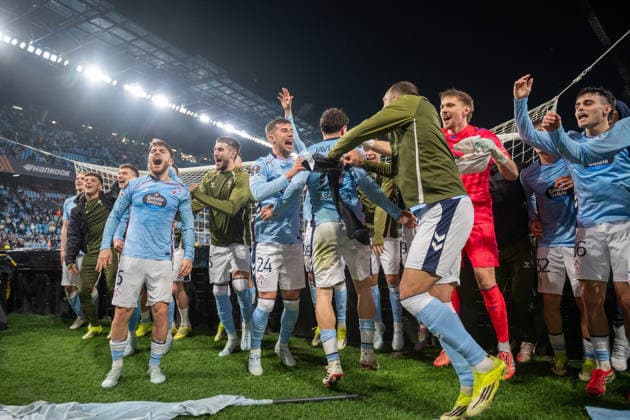February 26, 2026, Vigo, Guimaraes, Spain: Real Club Celta players seen celebrating the win with the fans during the UEFA Europa League 2025 26 Knockout Play-off Second Leg match between Real Club Celta and PAOK FC at Estadio Balaidos on February 26, 2026 in Vigo, Spain. Real Club Celta V PAOK FC - UEFA Europa League 2025 26 Knockout Play-Off Second Leg  - ZUMAl192 20260226_zsp_l192_068 Copyright: xMiguelxLemosx