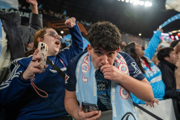 February 26, 2026, Vigo, Guimaraes, Spain: Real Club Celta fans seen celebrating the win during the UEFA Europa League 2025 26 Knockout Play-off Second Leg match between Real Club Celta and PAOK FC at Estadio Balaidos on February 26, 2026 in Vigo, Spain. Vigo Spain - ZUMAl192 20260226_zsp_l192_070 Copyright: xMiguelxLemosx