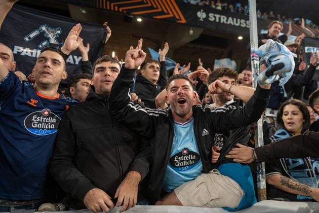 February 26, 2026, Vigo, Guimaraes, Spain: Real Club Celta fans seen celebrating the win during the UEFA Europa League 2025 26 Knockout Play-off Second Leg match between Real Club Celta and PAOK FC at Estadio Balaidos on February 26, 2026 in Vigo, Spain. Real Club Celta V PAOK FC - UEFA Europa League 2025 26 Knockout Play-Off Second Leg  - ZUMAl192 20260226_zsp_l192_072 Copyright: xMiguelxLemosx