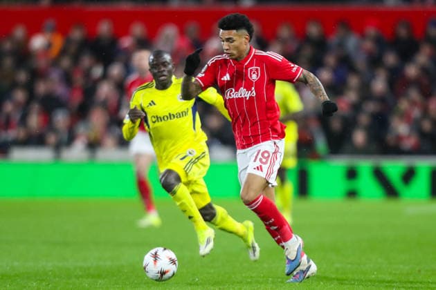 Nottingham Forest v Fenerbahce SK, UEFA Europa League Igor Jesus Of Nottingham Forest Under pressure from Ngolo KantÃ Of Fenerbache during the Nottingham Forest v Fenerbahce SK UEFA Europa League Play-Offs 2nd Leg match at the City Ground, West Bridgford, England on 26 February 2026 Credit: Lee Keuneke Every Second Media Editorial use only. All images are copyright Every Second Media Limited. No images may be reproduced without prior permission. Copyright: xIMAGO EveryxSecondxMediax ESM-1824-0050 LeexKeunekex xEveryxSecondxMediax