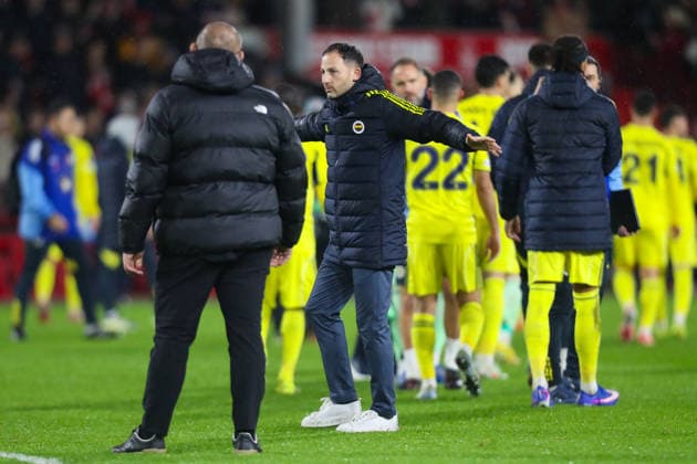 Nottingham Forest v Fenerbahce SK, UEFA Europa League Domenico Tedesco Manager Of Fenerbache applauds the fans during the Nottingham Forest v Fenerbahce SK UEFA Europa League Play-Offs 2nd Leg match at the City Ground, West Bridgford, England on 26 February 2026 Credit: Lee Keuneke Every Second Media Editorial use only. All images are copyright Every Second Media Limited. No images may be reproduced without prior permission. Copyright: xIMAGO EveryxSecondxMediax ESM-1824-0062 LeexKeunekex xEveryxSecondxMediax