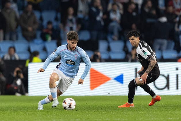 Sergio Carreira and Jorge Sanchez seen during UEFA Europa League knock out play off game between teams of RC Celta de Vigo and PAOK FC at Estadio de Balaidos (Maciej Rogowski Ball Raw Images PT) Vigo Estadio de Balaidos Spain Copyright: xMaciejxRogowskix _ROG4564
