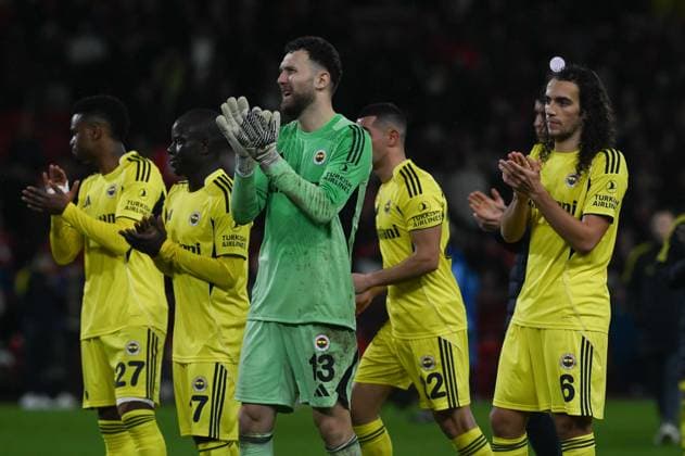 Nottingham Forest v Fenerbahce - UEFA Europa League NOTTINGHAM, UNITED KINGDOM - FEBRUARY 26: Players of Fenerbahce greet fans at the end of UEFA Europa League round of 16 play-off match between Nottingham Forest and Fenerbahce at City Ground Stadium in Nottingham, United Kingdom on February 26, 2026. Rasid Necati Aslim Anadolu Nottingham United Kingdom. Editorial use only. Please get in touch for any other usage.  Copyright: x2026xAnadoluxRasidxNecatixAslimx