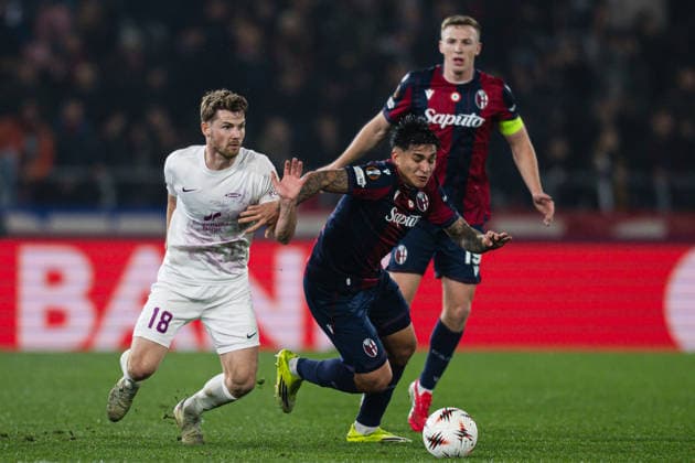 260226 Jacob Sorensen of Brann and Santiago Thomas Castro of Bologna during the UEFA Europa League football match between Bologna and Brann on February 26, 2026 in Bologna. Photo: Marius Simensen BILDBYRAN COP 238 MM0058 bbeng bologna brann football fotball fotboll soccer uefa europa league Copyright: MARIUSxSIMENSEN BB260226ZH027
