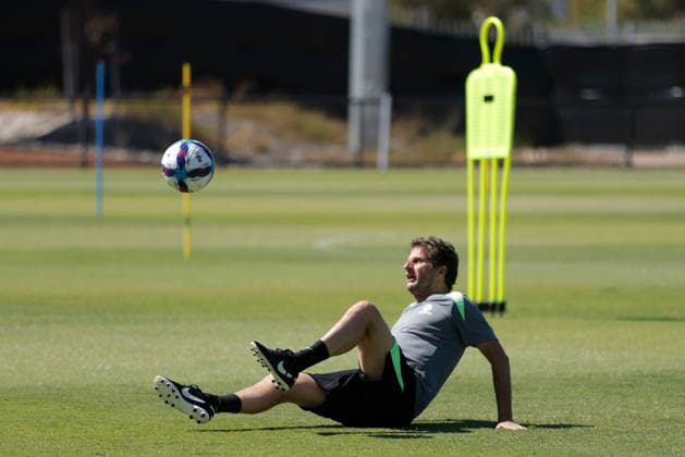 SOCCER MATILDAS TRAINING, Joe Montemurro, head coach of of Australia is seen during a Matildas training session at Sam Kerr Football Centre in Perth, Friday, February 27, 2026. ( NO ARCHIVING PERTH WESTERN AUSTRALIA AUSTRALIA  Copyright: xRICHARDxWAINWRIGHTx 20260227139409619095