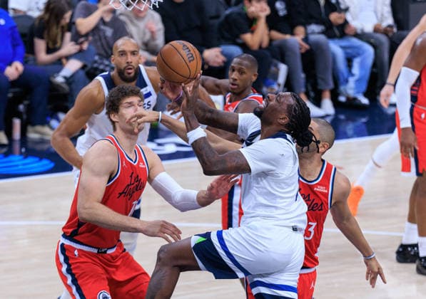 February 26, 2026, Inglewood, California, USA: Julius Randle 30 of the Minnesota Timberwolves drives to the basket against Brook Lopez 11 of the Los Angeles Clippers during a regular season NBA, Basketball Herren, USA game on Thursday February 26, 2026 at Intuit Dome Arena in Inglewood, California. Clippers lose to Timberwolves, 88-94. JAVIER ROJAS PI Inglewood USA - ZUMAp124 20260226_zaa_p124_057 Copyright: xJavierxRojasx