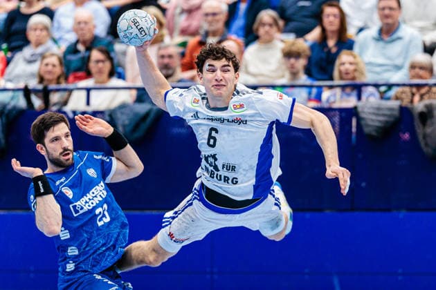 v.l. Tim Suton (TBV Lemgo Lippe, 23), Elias Kofler (Handball Verein Hamburg, 06) GER, TBV Lemgo Lippe vs. Handball Sport Verein Hamburg, Handball, 1. Bundesliga, 23. Spieltag, Spielzeit 2025 2026, 26.02.2026 GER, TBV Lemgo Lippe vs. Handball Sport Verein Hamburg, Handball, 1. Bundesliga, 23. Spieltag, Spielzeit 2025 2026, 26.02.2026 Lemgo Copyright: xEibner-Pressefoto JanxRollingerx EP_JSK