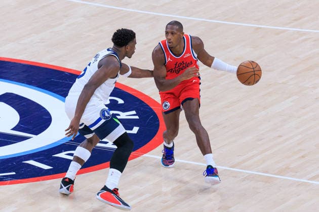 February 26, 2026, Inglewood, California, USA: Anthony Edwards 5 of the Minnesota Timberwolves guards Kris Dunn 8 of the Los Angeles Clippers during a regular season NBA, Basketball Herren, USA game on Thursday February 26, 2026 at Intuit Dome Arena in Inglewood, California. Clippers lose to Timberwolves, 88-94. JAVIER ROJAS PI Inglewood USA - ZUMAp124 20260226_zaa_p124_115 Copyright: xJavierxRojasx