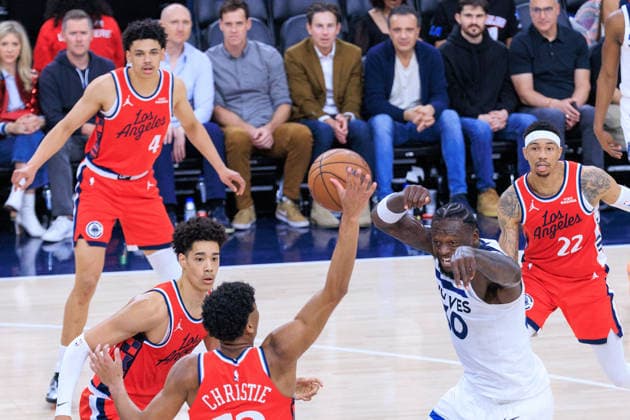 February 26, 2026, Inglewood, California, USA: Julius Randle 30 of the Minnesota Timberwolves pass is blocked by Cam Christie 12 of the Los Angeles Clippers during a regular season NBA, Basketball Herren, USA game on Thursday February 26, 2026 at Intuit Dome Arena in Inglewood, California. Clippers lose to Timberwolves, 88-94. JAVIER ROJAS PI Inglewood USA - ZUMAp124 20260226_zaa_p124_134 Copyright: xJavierxRojasx