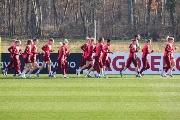 Sport Bilder des Tages 27.02.2026, xgrfx, Fussball DFB-Medientermine, Deutsche Frauennationalmannschaft - Training v.l. Die deutsche Nationalmannschaft trainiert auf dem DFB Campus in Frankfurt. (Deutsche Frauennationalmannschaft) (DFL DFB REGULATIONS PROHIBIT ANY USE OF PHOTOGRAPHS as IMAGE SEQUENCES and or QUASI-VIDEO) Frankfurt am Main