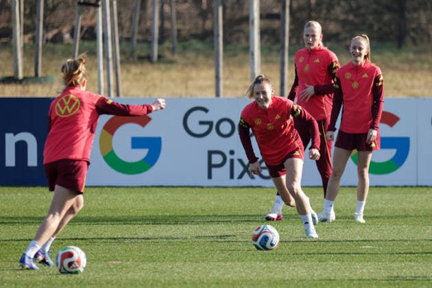 27.02.2026, xgrfx, Fussball DFB-Medientermine, Deutsche Frauennationalmannschaft - Training v.l. Sarai Linder (Deutsche Frauennationalmannschaft) (DFL DFB REGULATIONS PROHIBIT ANY USE OF PHOTOGRAPHS as IMAGE SEQUENCES and or QUASI-VIDEO) Frankfurt am Main
