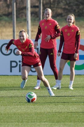 27.02.2026, xgrfx, Fussball DFB-Medientermine, Deutsche Frauennationalmannschaft - Training v.l. Sarai Linder (Deutsche Frauennationalmannschaft) (DFL DFB REGULATIONS PROHIBIT ANY USE OF PHOTOGRAPHS as IMAGE SEQUENCES and or QUASI-VIDEO) Frankfurt am Main
