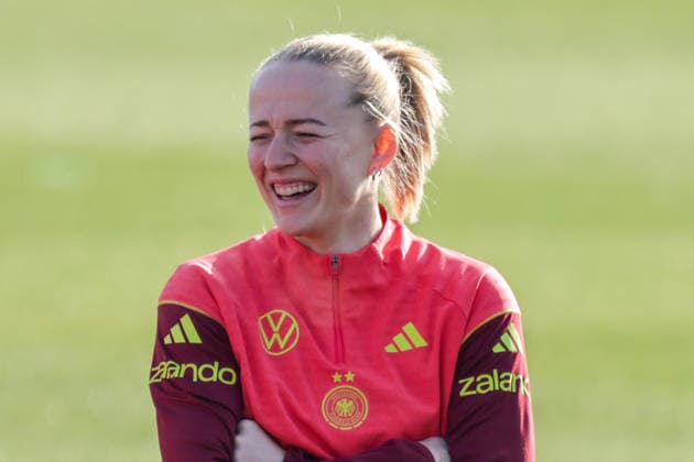 27.02.2026, xgrfx, Fussball DFB-Medientermine, Deutsche Frauennationalmannschaft - Training v.l. Lea Schüller (Deutsche Frauennationalmannschaft) (DFL DFB REGULATIONS PROHIBIT ANY USE OF PHOTOGRAPHS as IMAGE SEQUENCES and or QUASI-VIDEO) Frankfurt am Main