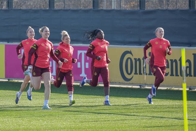 27.02.2026, xgrfx, Fussball DFB-Medientermine, Deutsche Frauennationalmannschaft - Training v.l. Giulia Gwinn, Rebecca Knaak, Linda Dallmann, Nicole Anyomi, Lea Schüller (Deutsche Frauennationalmannschaft) (DFL DFB REGULATIONS PROHIBIT ANY USE OF PHOTOGRAPHS as IMAGE SEQUENCES and or QUASI-VIDEO) Frankfurt am Main