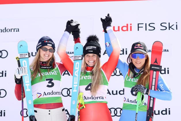 Sport Bilder des Tages ALPINE SKIING - FIS WC Soldeu SOLDEU,ANDORRA,27.FEB.26 - ALPINE SKIING - FIS World Cup, downhill, ladies. Image shows the rejoicing of Nina Ortlieb (AUT), Corinne Suter (SUI) and Sofia Goggia (ITA).  GEPAxpictures xMathiasxMandl