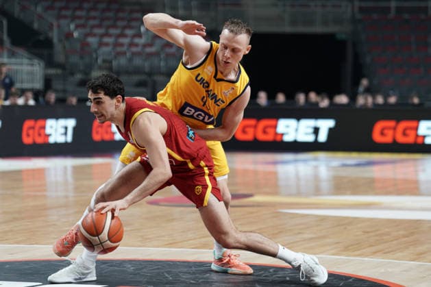 Ukraine Spain Basketball, Riga, Latvia, 27.02.2026, FIBA, basketball, Ukraine, Spain Oriol Pauli of Spain and Vitaliy Zotov of Ukraine in action during FIBA Basketball World Cup European qualifiers group A game between Ukraine and Spain in Riga, Latvia, 27.02.2026. Photo: Roman Koksarov (RKF) Riga Latvia Copyright: xRomanxKoksarovx RKO06131.JPG
