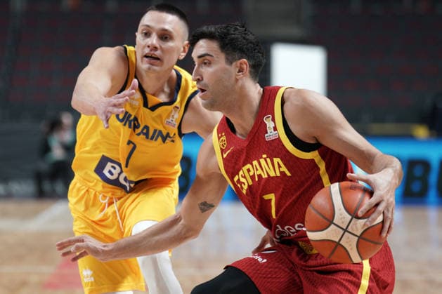Ukraine Spain Basketball, Riga, Latvia, 27.02.2026, FIBA, basketball, Ukraine, Spain Jaime Fernandez of Spain and Denys Lukashov of Ukraine in action during FIBA Basketball World Cup European qualifiers group A game between Ukraine and Spain in Riga, Latvia, 27.02.2026. Photo: Roman Koksarov (RKF) Riga Latvia Copyright: xRomanxKoksarovx RKO05947.JPG
