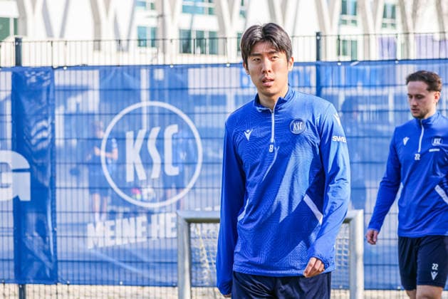 Training am 27.02.26, Herren, Fußball, Saison 2025 2026, 2.Liga, Karlsruher SC. Hyeokkyu Kwon (KSC 8) Karlsruhe Wildparkstadion Baden-Württemberg Germany