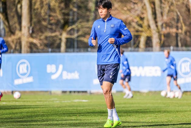 Training am 27.02.26, Herren, Fußball, Saison 2025 2026, 2.Liga, Karlsruher SC. Hyeokkyu Kwon (KSC 8) Karlsruhe Wildparkstadion Baden-Württemberg Germany