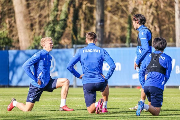 Training am 27.02.26, Herren, Fußball, Saison 2025 2026, 2.Liga, Karlsruher SC. Aufwärmen beim Training. Karlsruhe Wildparkstadion Baden-Württemberg Germany
