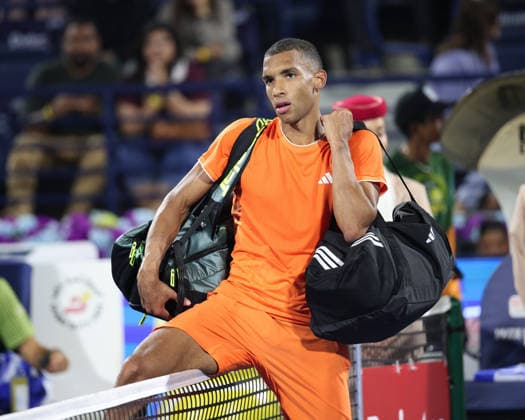 Felix Auger-Aliassime (CAN) verlaesst den Platz nach seiner Niederlage, Dubai Duty Free Tennis Championships, Dubai, U.A.E. Tennis - Dubai Tennis Championships 2026 - ATP, Tennis Herren - Dubai Duty Free Tennis Stadium - Dubai - - United Arab Emirates - 28 February 2026. Copyright: xJuergenxHasenkopfx