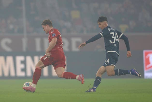 Christian Rasmussen (Fortuna Düsseldorf) und Cajetan Lenz (VfL Bochum) im Zweikampf waehrend des Spiels der 2. Bundesliga zwischen Fortuna Düsseldorf und VfL Bochum, Merkur Spiel-Arena am 27. February 2026 in Düsseldorf, Deutschland. (Foto von Oliver Kaelke DeFodi Images) +++ Christian Rasmussen (Fortuna Düsseldorf) und Cajetan Lenz (VfL Bochum) battle for the ball during the 2. Bundesliga match between Fortuna Düsseldorf and VfL Bochum at Merkur Spiel-Arena on February 27, 2026 in Düsseldorf, Germany. (Photo by Oliver Kaelke DeFodi Images) (Photo by Oliver Kaelke DeFodi Images) -