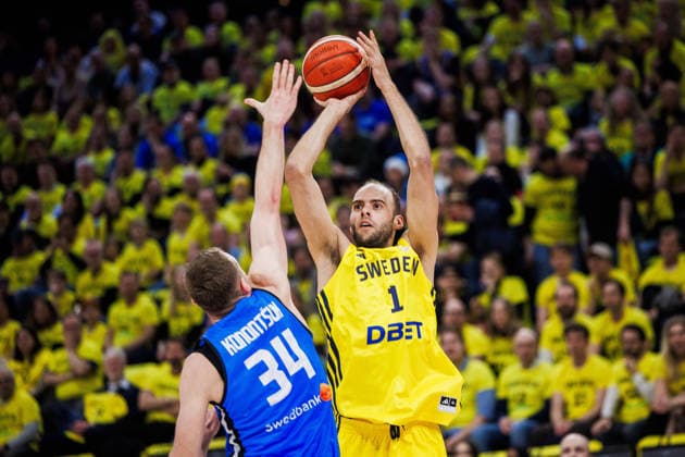 260227 Denzel Andersson of Sweden and Artur Konontsuk of Estonia during the FIBA World Cup Qualifier game between Sweden and Estonia on February 27, 2026 in Stockholm. Photo: Kenta Jönsson BILDBYRAN COP 210 KJ0314 basket basketball vm-kval kval fiba world cup qualifiers sverige estland sweden estonia bbeng Copyright: KENTAxJÖNSSON BB260227KJ020