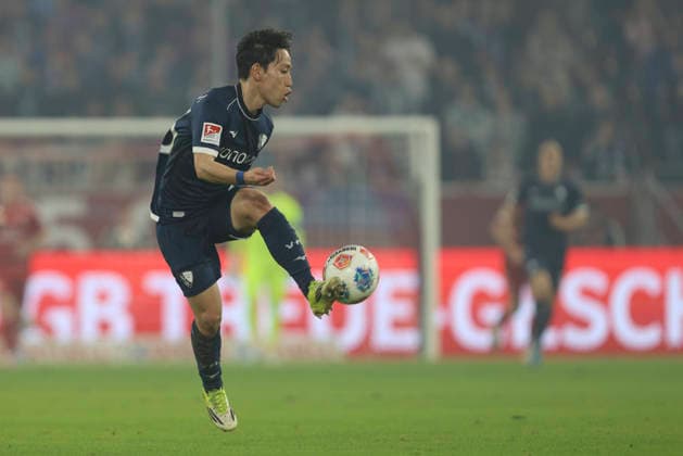 Koji Miyoshi (VfL Bochum) in Aktion, am Ball, Einzelaktion waehrend des Spiels der 2. Bundesliga zwischen Fortuna Düsseldorf und VfL Bochum, Merkur Spiel-Arena am 27. February 2026 in Düsseldorf, Deutschland. (Foto von Oliver Kaelke DeFodi Images) +++ Koji Miyoshi (VfL Bochum) controls the ball during the 2. Bundesliga match between Fortuna Düsseldorf and VfL Bochum at Merkur Spiel-Arena on February 27, 2026 in Düsseldorf, Germany. (Photo by Oliver Kaelke DeFodi Images) (Photo by Oliver Kaelke DeFodi Images) -