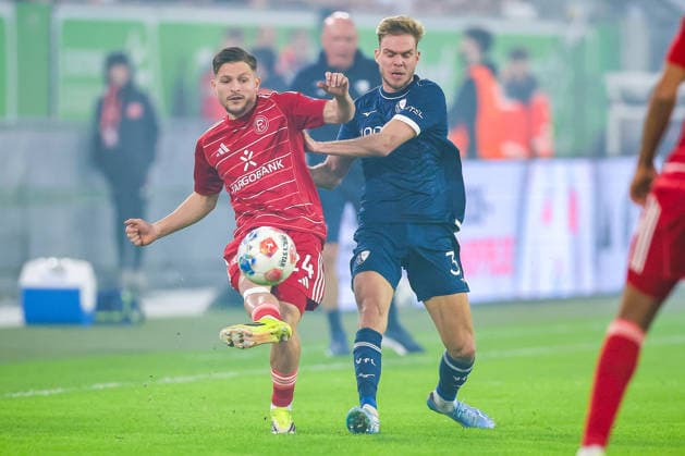27.02.2026, Fußball, Fortuna Düsseldorf - VfL Bochum, 2. Fußball Bundesliga, Merkur Spiel-Arena, Saison 2025 2026: Florent Muslija (Fortuna Düsseldorf 24) im Zweikampf gegen Leandro Morgalla (VfL Bochum 39) DFB regulations prohibit any use of photographs as image sequences and or quasi-video. Nordrhein-Westfalen Deutschland