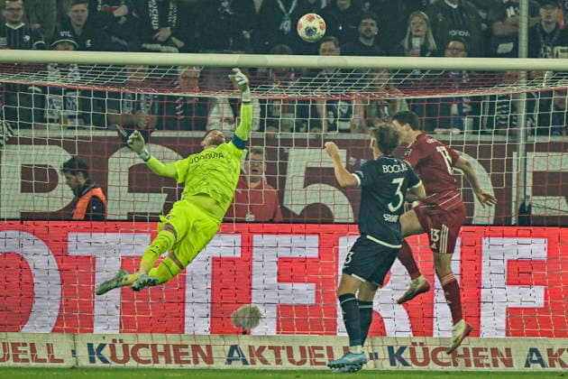 Strafraumszene Timo Horn (Bochum 1) vereeitelt Torchance von Cedric Itten (Duesseldorf 13) 27.02.2026 ¢ Fussball ¢ Fortuna Duesseldorf vs VfL Bochum, Merkur Spiel-Arena, Duesseldorf, DFB DFL REGULATIONS PROHIBIT ANY USE OF PHOTOGRAPHS AS IMAGE SEQUENCES AND OR QUASI-VIDE