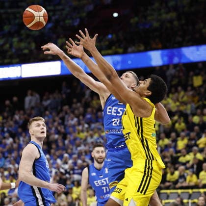 STOCKHOLM, SWEDEN 20260227 Estonia s Janari Joesaar and Sweden s Kenny Pohto during the FIBA World European Cup Qualifier game between Sweden and Estonia, first round - group H, at Avicii Arena in Stockholm, Sweden 27 February 2026. STOCKHOLM SWEDEN x1081x