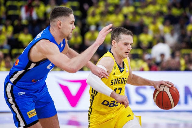 260227 Janari Joesaar of Estonia and Ludvig Hakanson of Sweden during the FIBA World Cup Qualifier game between Sweden and Estonia on February 27, 2026 in Stockholm. Photo: Kenta Jönsson BILDBYRAN COP 210 KJ0314 basket basketball vm-kval kval fiba world cup qualifiers sverige estland sweden estonia bbeng Copyright: KENTAxJÖNSSON BB260227KJ022