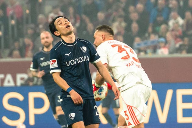 Deutschland: 2. Bundesliga 2025 2026 Fortuna Düsseldorf vs. VfL Bochum 24. Spieltag 27.02.2026 Merkur Spiel-Arena (Nordrhein-Westfalen) Koji Miyoshi (VfL Bochum, 23) Florian Kastenmeier (Fortuna Düsseldorf, 33)