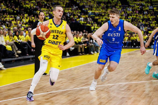 260227 Ludvig Hakanson of Sweden and Kaspar Treier of Estonia during the FIBA World Cup Qualifier game between Sweden and Estonia on February 27, 2026 in Stockholm. Photo: Kenta Jönsson BILDBYRAN COP 210 KJ0314 basket basketball vm-kval kval fiba world cup qualifiers sverige estland sweden estonia bbeng Copyright: KENTAxJÖNSSON BB260227KJ025