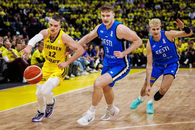 260227 Ludvig Hakanson of Sweden with Kaspar Treier of Estonia during the FIBA World Cup Qualifier game between Sweden and Estonia on February 27, 2026 in Stockholm. Photo: Kenta Jönsson BILDBYRAN COP 210 KJ0314 basket basketball vm-kval kval fiba world cup qualifiers sverige estland sweden estonia bbeng Copyright: KENTAxJÖNSSON BB260227KJ026