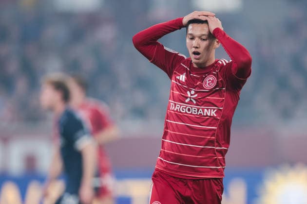 27.02.2026, Fussball, Saison 2025 2026, 2. Bundesliga, 24. Spieltag, Fortuna Düsseldorf - VfL Bochum 1848, Shinta Appelkamp (Fortuna Düsseldorf) fasst sich and en Kopf, Düsseldorf MErkur Spiel Arena NRW Deutschland xRHR-FOTO DEx