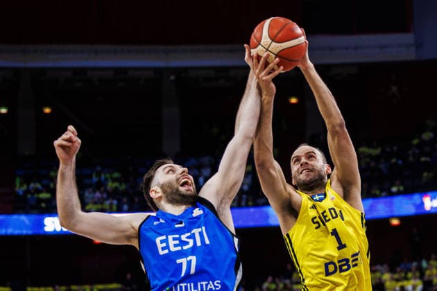 260227 Kristian Kullamae of Estonia and Denzel Andersson of Sweden during the FIBA World Cup Qualifier game between Sweden and Estonia on February 27, 2026 in Stockholm. Photo: Kenta Jönsson BILDBYRAN COP 210 KJ0314 basket basketball vm-kval kval fiba world cup qualifiers sverige estland sweden estonia bbeng Copyright: KENTAxJÖNSSON BB260227KJ038