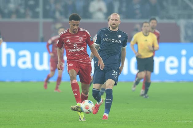 GER, 2. FBL. Fortuna Duesseldorf vs. VfL Bochum 27.02.2026, Merkur Spiel-Arena, Duesseldorf, GER, 2. FBL. Fortuna Duesseldorf vs. VfL Bochum, im Bild: Elias Egouli (Fortuna Duesseldorf 44), im Zweikampf gegen Philipp Hofmann (VfL Bochum 33),