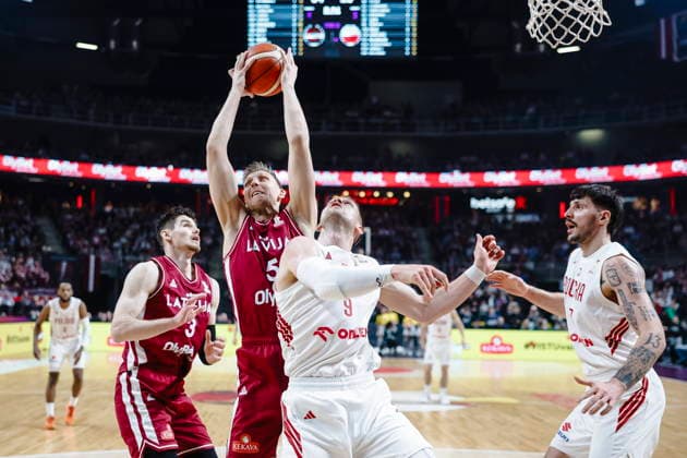 Ryga 27.02.2026 KOSZYKOWKA KOSZKADRA REPREZENTACJA POLSKI MECZ LOTWA - POLSKA ELIMINACJE MISTRZOSTW SWIATA 2027 - - - MEN BASKETBALL POLISH national team, Nationalteam WORLD CUP SERIES QUALIFIERS GAME LATVIA - POLAND NZ Mareks Mejeris , Mateusz Ponitka , zbiorka rebound , FOT. WOJCIECH FIGURSKI 058SPORT.PL NEWSPIX.PL --- newspix.pl  FOT. WOJCIECH FIGURSKI 058SPORT.PL