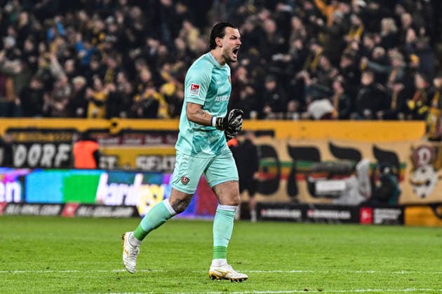 Fußball I Herren I Saison 2025-2026 I 2. Bundesliga I 24. Spieltag I SG Dynamo Dresden - SV Darmstadt 98 I 27.02.2026 Torjubel Tim Stanislaw Schreiber (1, SG Dynamo Dresden) beim Tor zum 1:0 Freisteller, Nahaufnahme, Porträt, Portrait, Einzelfoto, Einzelbild, Körper Dresden Rudolf-Harbig-Stadion (Lennestr. 12) Sachsen Deutschland