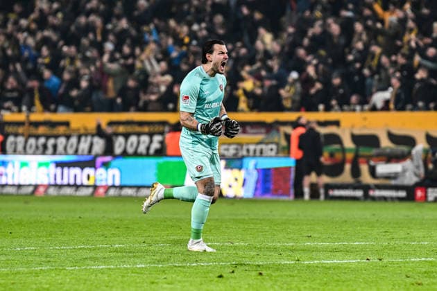 Fußball I Herren I Saison 2025-2026 I 2. Bundesliga I 24. Spieltag I SG Dynamo Dresden - SV Darmstadt 98 I 27.02.2026 Torjubel Tim Stanislaw Schreiber (1, SG Dynamo Dresden) beim Tor zum 1:0 Freisteller, Nahaufnahme, Porträt, Portrait, Einzelfoto, Einzelbild, Körper Dresden Rudolf-Harbig-Stadion (Lennestr. 12) Sachsen Deutschland