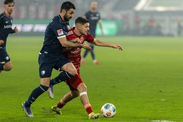 2. Fußball Bundesliga: Fortuna Düsseldorf - VfL Bochum; 27.02.2026 Florent Muslija (Fortuna Düsseldorf, 24), Gerrit Holtmann (VfL Bochum, 17) 2. Fußball Bundesliga: Fortuna Düsseldorf - VfL Bochum; Merkur Spiel-Arena, Düsseldorf; 27.02.2026 DFL regulations prohibit any use of photographs as image sequences and or quasi video.