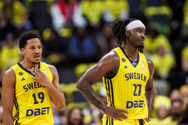 260227 Melwin Pantzar and Zaba Bangala of Sweden looks dejected during the FIBA World Cup Qualifier game between Sweden and Estonia on February 27, 2026 in Stockholm. Photo: Kenta Jönsson BILDBYRAN COP 210 KJ0314 basket basketball vm-kval kval fiba world cup qualifiers sverige estland sweden estonia bbeng depp Copyright: KENTAxJÖNSSON BB260227KJ047