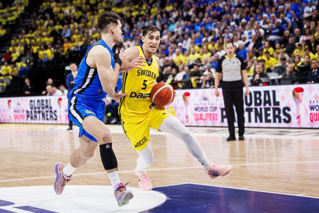 260227 Kregor Hermet of Estonia and Wilhelm Falk of Sweden during the FIBA World Cup Qualifier game between Sweden and Estonia on February 27, 2026 in Stockholm. Photo: Kenta Jönsson BILDBYRAN COP 210 KJ0314 basket basketball vm-kval kval fiba world cup qualifiers sverige estland sweden estonia bbeng Copyright: KENTAxJÖNSSON BB260227KJ049