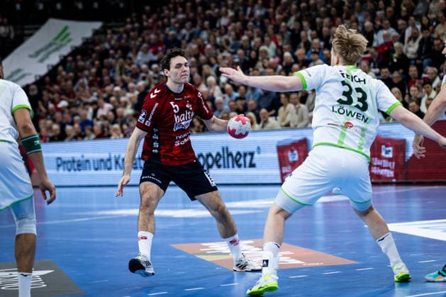 DAIKIN HBL: SG Flensburg-Handewitt vs HSG Wetzlar; 27.02.26 Niclas Kirkelokke (Nr.05, SG Flensburg-Handewitt) gegen Georg Löwen (Nr.33, HSG Wetzlar) DAIKIN HBL: SG Flensburg-Handewitt vs HSG Wetzlar, GP JOULE Arena am 27.02.26 Copyright: xBEAUTIFULxSPORTS MarioxM.xKobergx