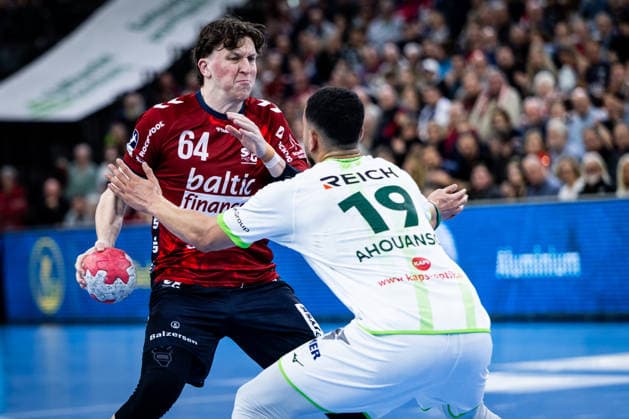 DAIKIN HBL: SG Flensburg-Handewitt vs HSG Wetzlar; 27.02.26 Lasse Kjaer Moller (Nr.64, SG Flensburg-Handewitt) gegen Philipp Ahouansou (Nr.19, HSG Wetzlar) DAIKIN HBL: SG Flensburg-Handewitt vs HSG Wetzlar, GP JOULE Arena am 27.02.26 Copyright: xBEAUTIFULxSPORTS MarioxM.xKobergx