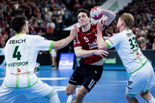 DAIKIN HBL: SG Flensburg-Handewitt vs HSG Wetzlar; 27.02.26 Filip Vistorop (Nr.04, HSG Wetzlar), Niclas Kirkelokke (Nr.05, SG Flensburg-Handewitt), Georg Löwen (Nr.33, HSG Wetzlar) DAIKIN HBL: SG Flensburg-Handewitt vs HSG Wetzlar, GP JOULE Arena am 27.02.26 Copyright: xBEAUTIFULxSPORTS MarioxM.xKobergx