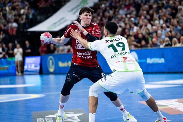 DAIKIN HBL: SG Flensburg-Handewitt vs HSG Wetzlar; 27.02.26 Lasse Kjaer Moller (Nr.64, SG Flensburg-Handewitt) gegen Philipp Ahouansou (Nr.19, HSG Wetzlar) DAIKIN HBL: SG Flensburg-Handewitt vs HSG Wetzlar, GP JOULE Arena am 27.02.26 Copyright: xBEAUTIFULxSPORTS MarioxM.xKobergx