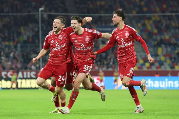 Florent Muslija (Fortuna Düsseldorf) Torjubel,jubelt mit seiner Mannschaft nach dem Treffer zum 2:0 waehrend des Spiels der 2. Bundesliga zwischen Fortuna Düsseldorf und VfL Bochum, Merkur Spiel-Arena am 27. February 2026 in Düsseldorf, Deutschland. (Foto von Oliver Kaelke DeFodi Images) +++ Florent Muslija (Fortuna Düsseldorf) celebrates after scoring his team s second goal with teammates during the 2. Bundesliga match between Fortuna Düsseldorf and VfL Bochum at Merkur Spiel-Arena on February 27, 2026 in Düsseldorf, Germany. (Photo by Oliver Kaelke DeFodi Images) (Photo by Oliver Kaelke DeFodi Images) -