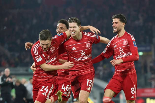 Florent Muslija (Fortuna Düsseldorf) Torjubel,jubelt mit seiner Mannschaft nach dem Treffer zum 2:0 waehrend des Spiels der 2. Bundesliga zwischen Fortuna Düsseldorf und VfL Bochum, Merkur Spiel-Arena am 27. February 2026 in Düsseldorf, Deutschland. (Foto von Oliver Kaelke DeFodi Images) +++ Florent Muslija (Fortuna Düsseldorf) celebrates after scoring his team s second goal with teammates during the 2. Bundesliga match between Fortuna Düsseldorf and VfL Bochum at Merkur Spiel-Arena on February 27, 2026 in Düsseldorf, Germany. (Photo by Oliver Kaelke DeFodi Images) (Photo by Oliver Kaelke DeFodi Images) -